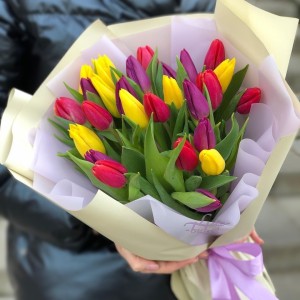 Красочная весна Разноцветный букет тюльпанов