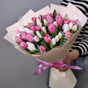 Весенняя сказка №6 Розовые и белые тюльпаны