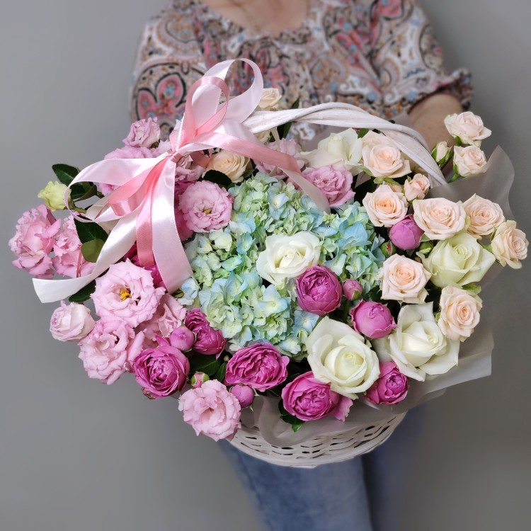 Корзина цветов Прелесть с доставкой в Кисловодске