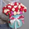 Кустовые розы в коробке Море радости  с доставкой в Кисловодске