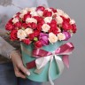 Кустовые розы в коробке Море радости  с доставкой в Кисловодске