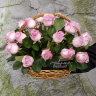 Корзинка фиолетовых роз с доставкой в Кисловодске