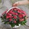 Корзина с красными и кустовыми розами Файер с доставкой в Кисловодске