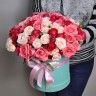Кустовые розы в коробке Принимайте поздравления с доставкой в Кисловодске
