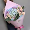 Конвертик счастья №7 Гортензия с розами с доставкой в Кисловодске