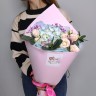 Конвертик счастья №7 Гортензия с розами с доставкой в Кисловодске