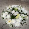Особый случай Большая корзина белых цветов с доставкой в Кисловодске