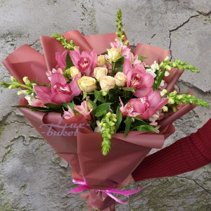 Романтичный букет с орхидеями