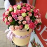 Премиум коробка кустовых роз Калейдоскоп желаний с доставкой в Кисловодске