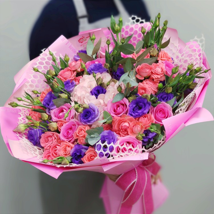 Улыбка счастья Букет с розами и эустомой с доставкой в Кисловодске