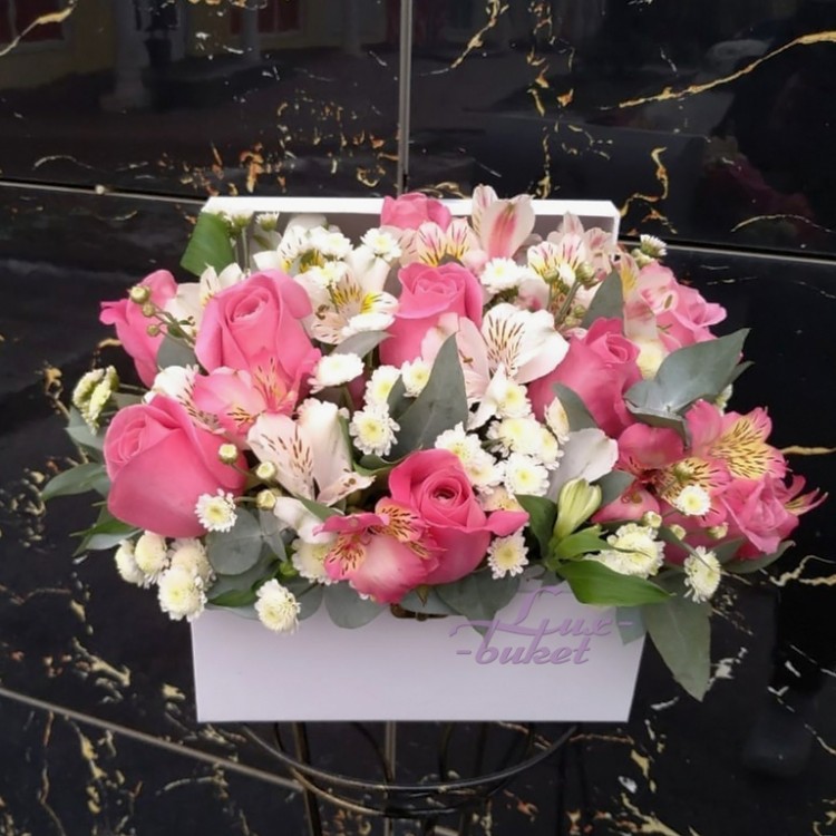 Сундучок с сюрпризом Цветы в коробке с доставкой в Кисловодске