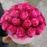 Розовые розы в шляпной коробке Малибу с доставкой в Кисловодске