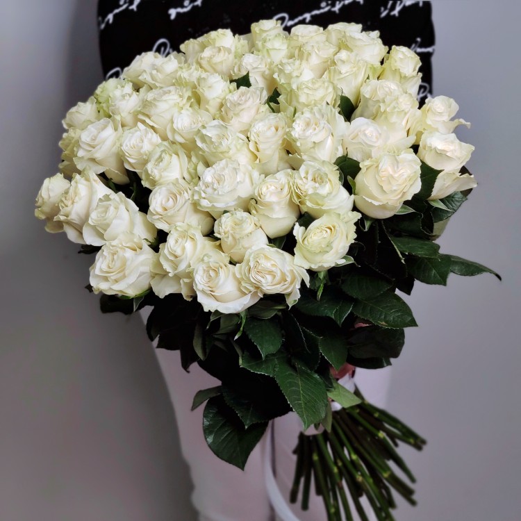 Букет белых роз премиум с доставкой в Кисловодске