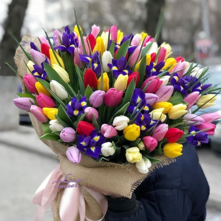 Прекрасное настроение Букет тюльпанов и ирисов с доставкой в Кисловодске