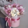 Цветы в коробке С любовью  с доставкой в Кисловодске