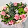 Букет с суккулентами и пионовидными розами с доставкой в Кисловодске