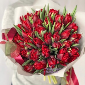 Букет красных тюльпанов Горячие сердца