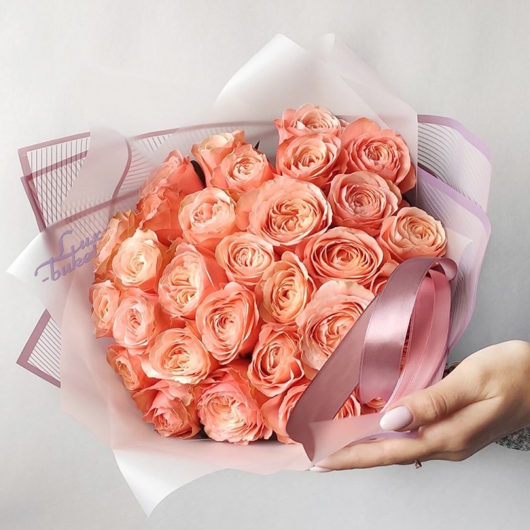 Букет пионовидных роз Женское счастье с доставкой в Кисловодске