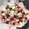Большой букет из роз и эустомы Сказка о любви с доставкой в Кисловодске