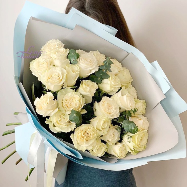 Белые розы любви с доставкой в Кисловодске