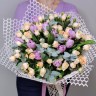 ЛиЛу Фиолетовые тюльпаны и кремовые розы с доставкой в Кисловодске
