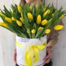 Весеннее солнце Тюльпаны в коробке с доставкой в Кисловодске