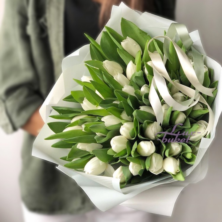 Букет белых тюльпанов с доставкой в Кисловодске