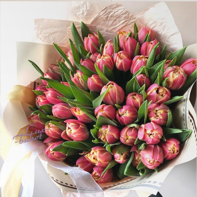 Фаворит Букет розовых пионовидных тюльпанов с доставкой в Кисловодске